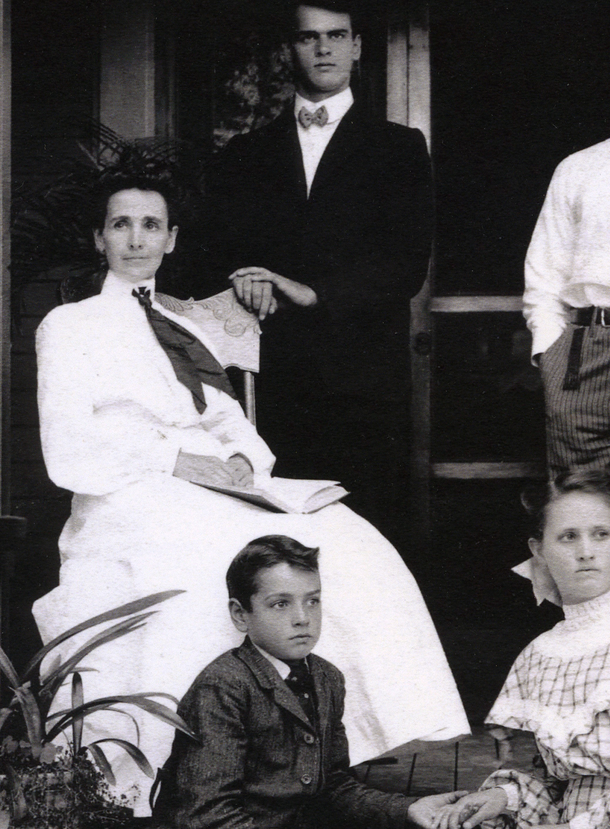 Photo of Isabel Greenwood, Chester Greenwood and family